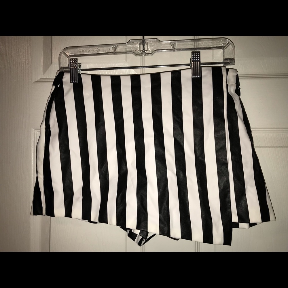 Vintage Black & White Striped Skort